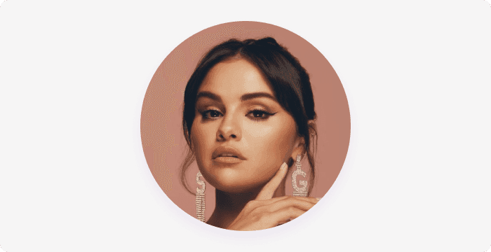 Selena Gomez is an example of famous TikToker's PFPs